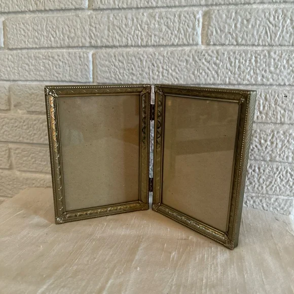 VINTAGE DANISH ORNATE GOLD BRASS BI-FOLD PICTURE FRAME 5X7 - Picture 2 of 7
